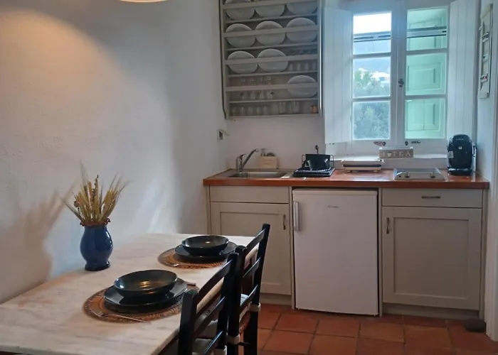 Alkyonis Kamares (Sifnos)